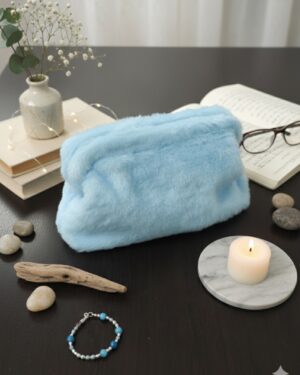 Χειροποίητη τσάντα, μοναδικό κομμάτι, μπλε χρώμα γούνας και διαστάσεις 31x17