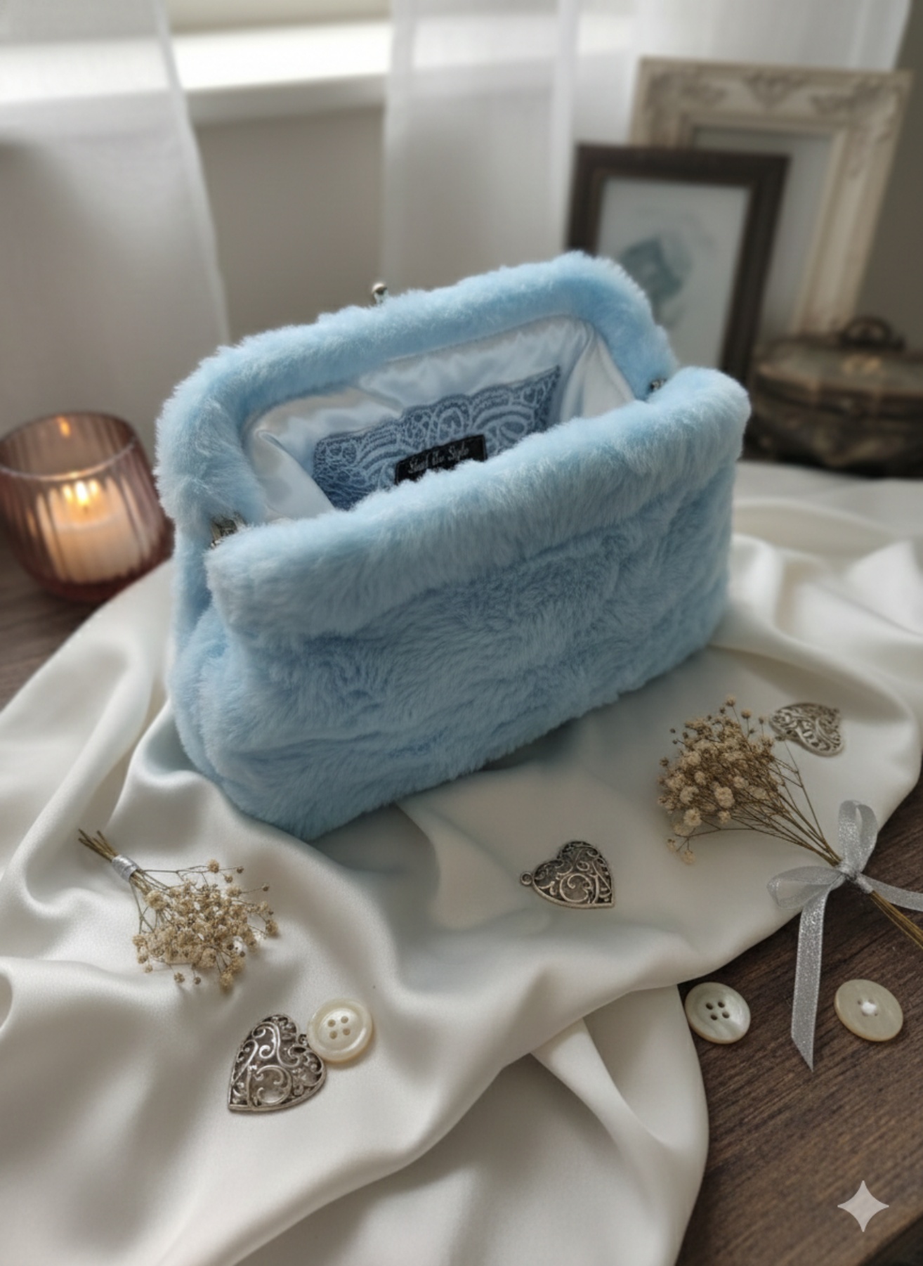 Χειροποίητη τσάντα, μοναδικό κομμάτι, μπλε χρώμα γούνας και διαστάσεις 31×17